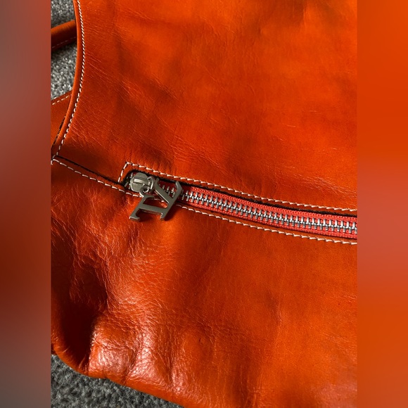 Tuscany Leather Firenze convertible shoulder bag backpack - Picture 5 of 14